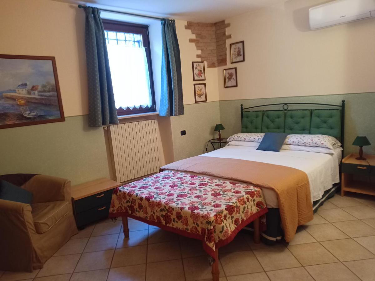 B&B Renzano Bedrooms Saló Exterior foto